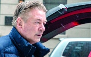 Американский актер Алек Болдуин будет предстать перед судом по обвинению в неосторожном убийстве