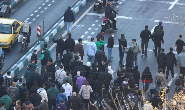 США призвали граждан покинуть Иран из-за протестов