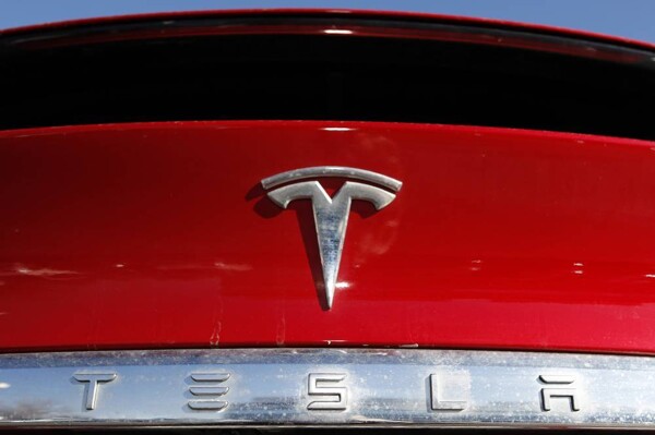 Tesla отзывает более 1.8 миллиона автомобилей в США