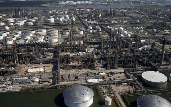 Утечка газа устранена на нефтеперерабатывающем заводе в Дир-Парке