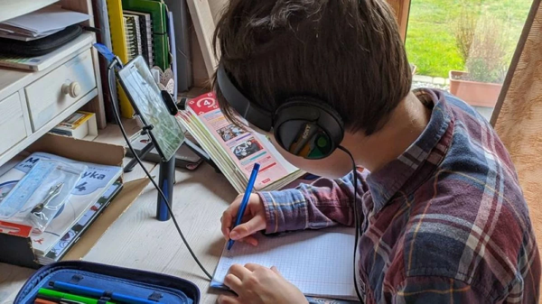 Ministry Denies Claims About Extending Distance Learning