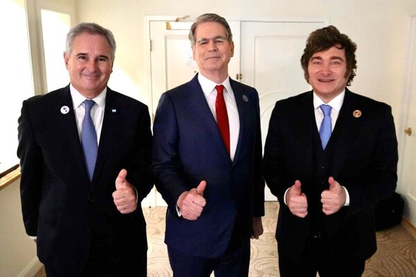 Milei y Kirchner se reúnen con el secretario del Tesoro de EE.UU.