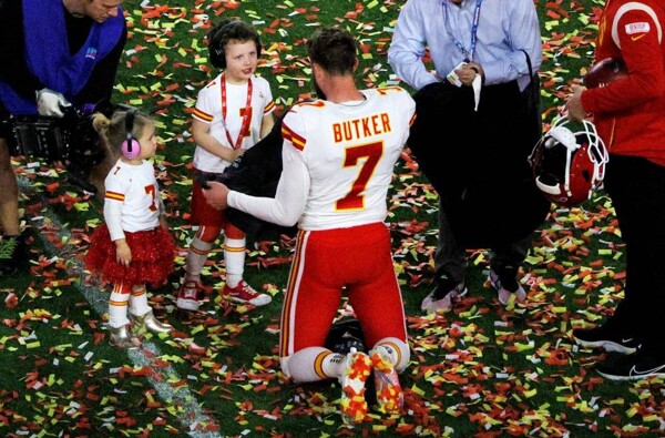 Игрок Kansas City Chiefs столкнулся с критикой за высказывания о женщинах в речи на церемонии выпуска