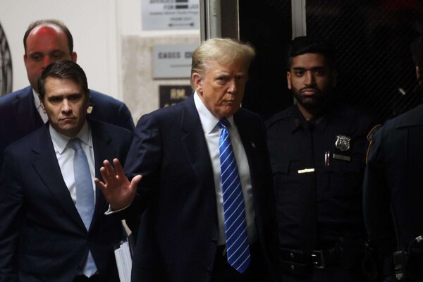 Защита Трампа оспаривает правдивость Коэна во время суда