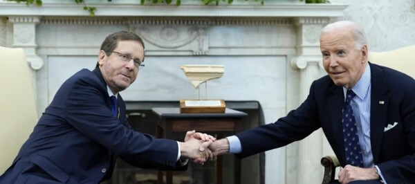 Байден и Трамп обсуждают ключевые вопросы в Белом доме