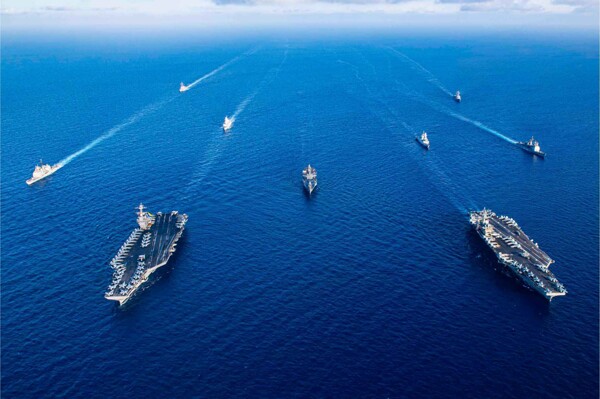 USS Theodore Roosevelt переходит на новые позиции на фоне напряженности