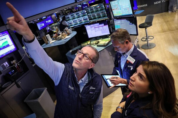 Индекс Dow Jones падает на 1% несмотря на рост акций