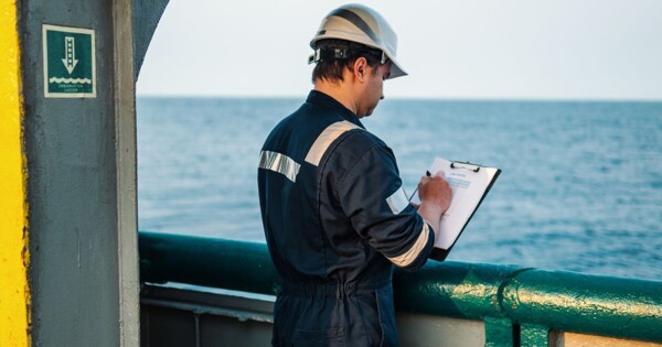 20,000 Seafarers and 15,000 Passengers Stranded in Middle East