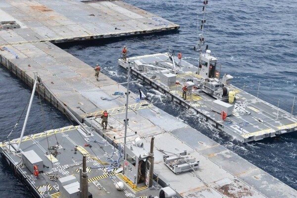 Военно-морской плавучий док ВМС США возобновляет гуманитарную помощь сектору Газа после остановки из-за непогоды
