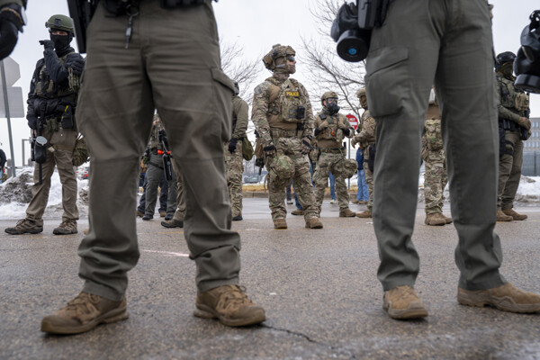 特朗普在特工造成第二起死亡事件后派遣其“边境沙皇”前往明尼阿波利斯