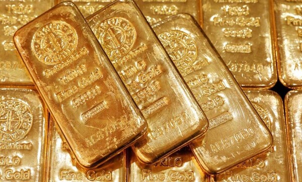 Фьючерсы на золото достигли рекордной отметки в $2425 по мере роста драгоценных металлов