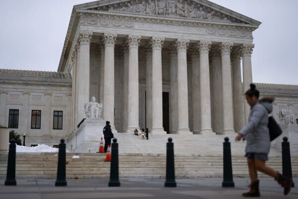 US Supreme Court Blocks National Guard Deployment in Illinois