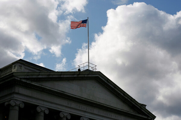 Конгресс США сообщает о федеральном дефиците в 1,83 триллиона долларов