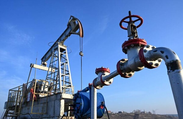 US Oil Stocks Rise as Gasoline Inventories Fall