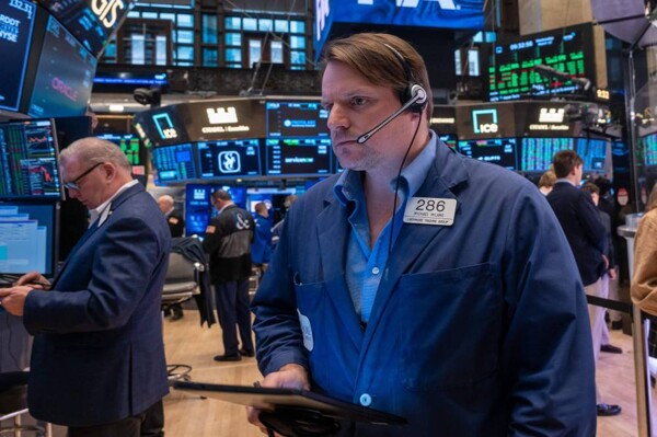 Wall Street Experiences Weekly Losses