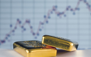 Gold Prices Decline Amid Strong Dollar