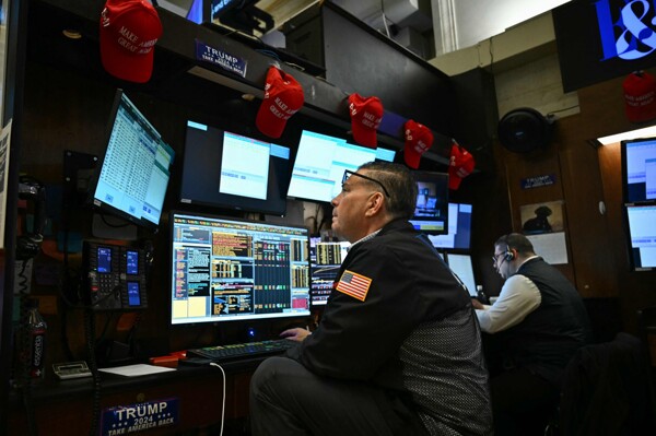 Stock Prices Plunge Amid AI Bubble Fears