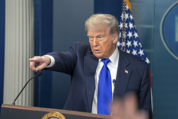 US Secretary of Defense Reports Sinking of Iranian Warship