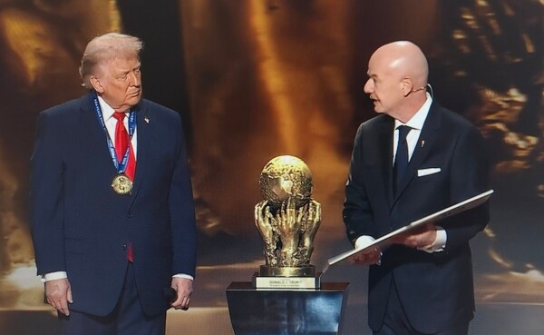 FIFA awards Donald Trump the "FIFA Peace" prize