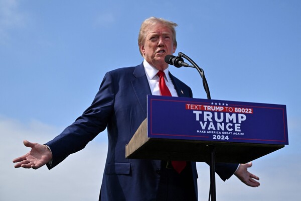 Кампания Трампа собрала более 160 миллионов долларов в сентябре