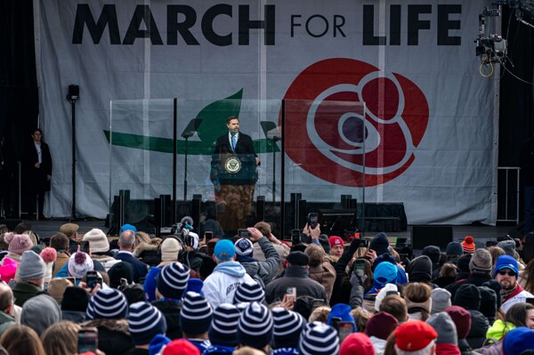 Trump Restores Mexico City Policy Amid Abortion March