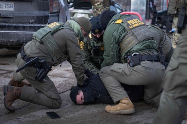 US Homeland Security Secretary Sends Federal Agents to Minneapolis After Woman's Death