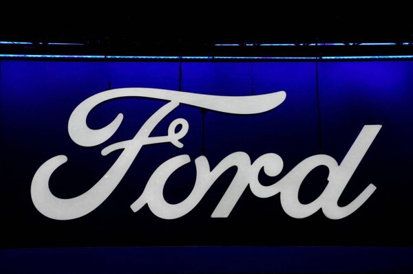 Автомобили Ford находятся под оценкой в Соединенных Штатах из-за опасений о утечке топлива