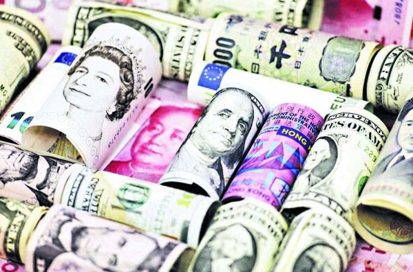 Доллар укрепляется после положительных данных розничных продаж