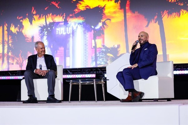 Питбуль обсуждает влияние технологий на Майами на форуме eMerge Americas