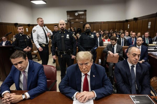 Адвокат по защите Трампа оспаривает честность ключевого свидетеля на суде